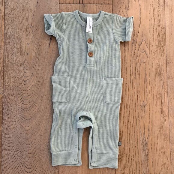 Modern Moments Waffle Knit One Piece Romper Button Neutral Sage Green 6-9 months - Picture 1 of 5
